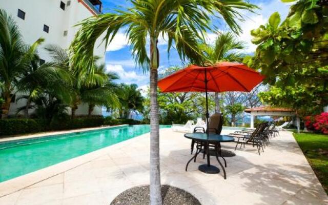 Luxury 2 bedroom condo with ocean view - Few steps from beach