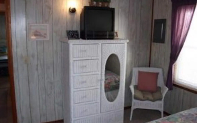Wayne's World - 3 Br Home