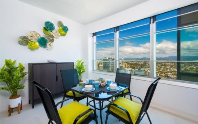 29/F Private Apartment in Iconic Q Resort & Spa. Ocean & River Views – Balcony – Gold Coast