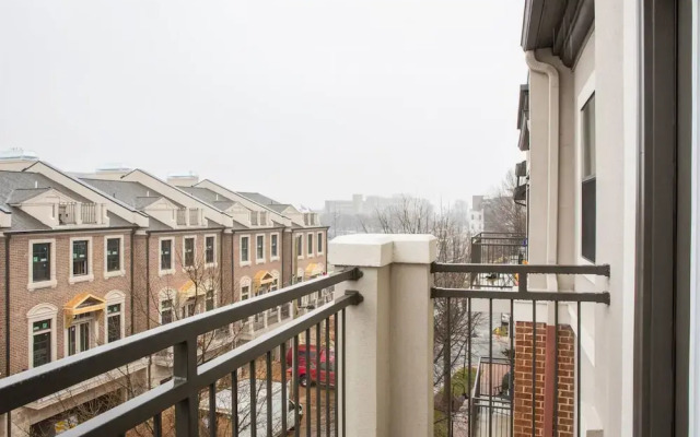 Spacious 2BR Apt in South End