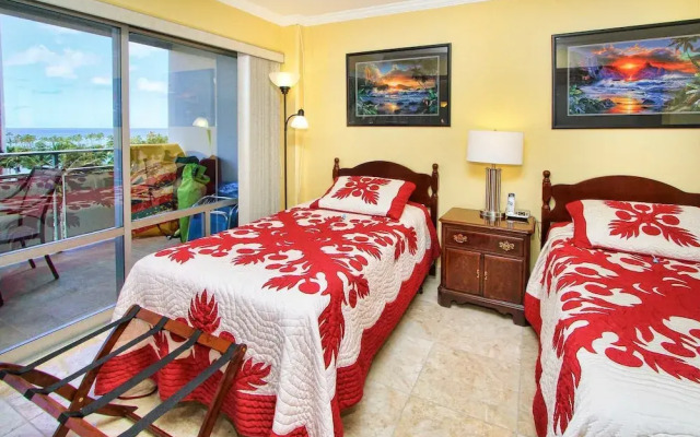 Ala Moana Condo 1777-9 by RedAwning