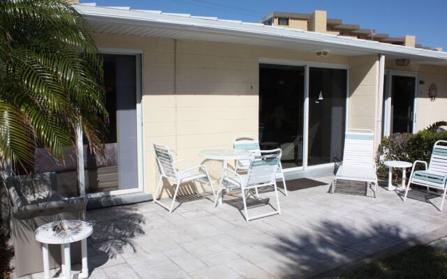 Jamaica Royale - 001 - 1 Br Condo