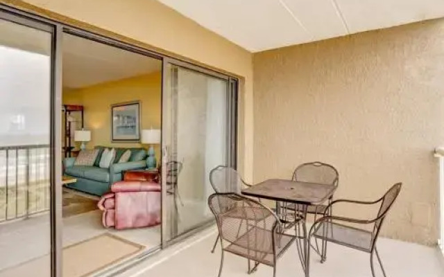 Comfy Upper Unit Condo to Enjoy the Beach or the Fishing by RedAwning