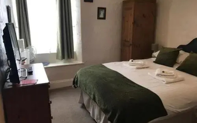 Anglebury House