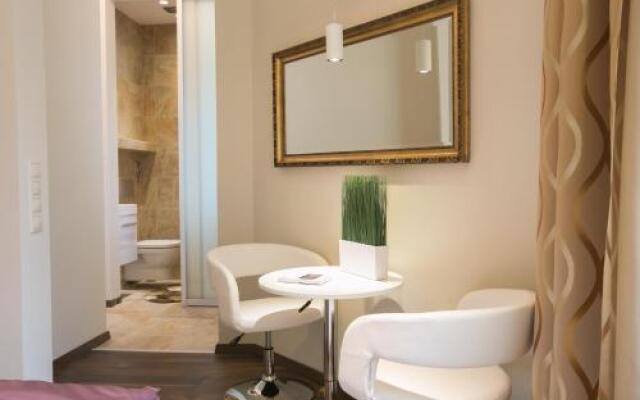 Chain Bridge Studio Apartment