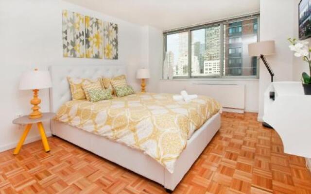 Luxurious Two Bedroom Apartment in Doorman Building - Lincoln Center