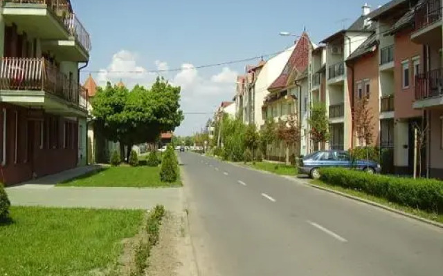 Crazy Frog Major Apartments