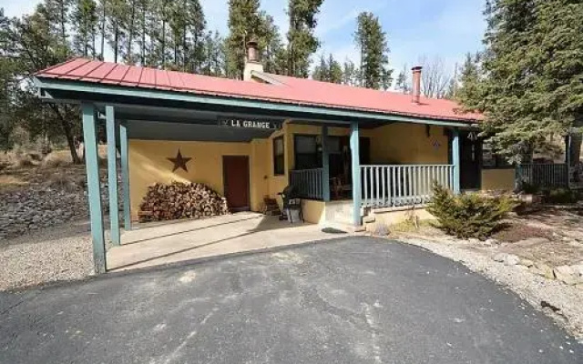 La Grange Cabin - 2 Br condo by RedAwning