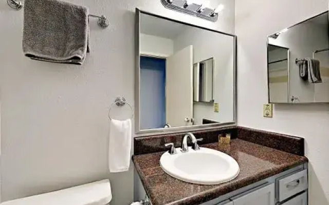 Hip Downtown Condo with Loft by RedAwning