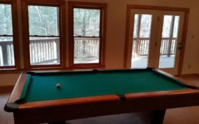 Mountain Dreams - 4 Br home by RedAwning