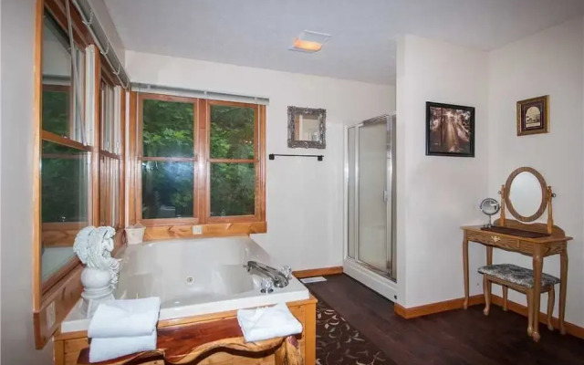 Secluded Sunset - One Bedroom Cabin