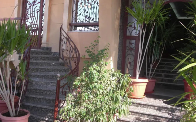 Cairo plaza Guest House