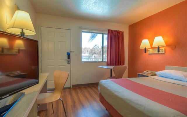 Motel 6 Riverside West - Jurupa Valley