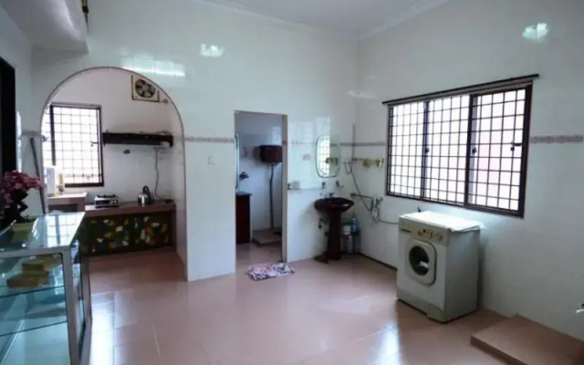 Muar Warni Villa 321
