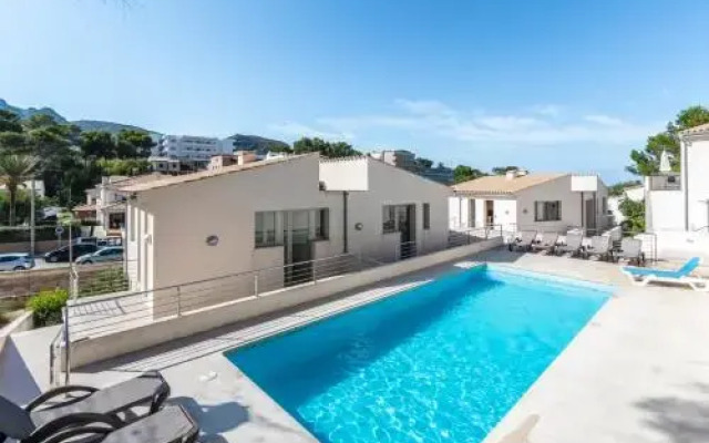 Molins 5 near the sea