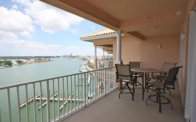 801 Harborview Grande