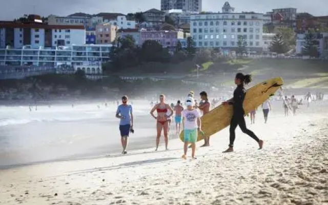 Bondi Beach Prime with Sunroom H405