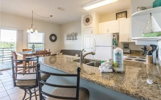Romar Lakes 302B - 2 Br condo by RedAwning