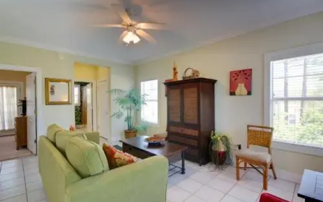 Purple Parrot 18CU - 1 Br Condo