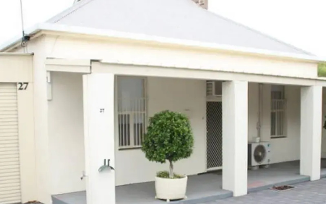 Squatters Cottage
