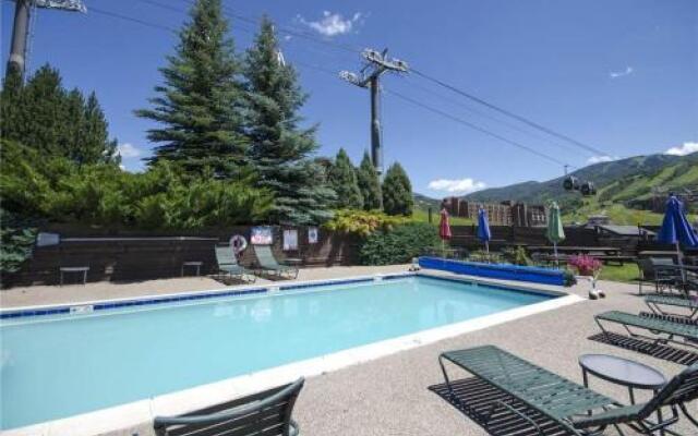 West Condominiums - W3234