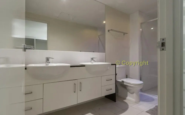 A Deluxe Swim Up - Drift Apartments South