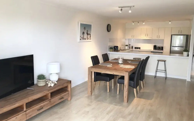 Sunshine Beach Luxe Apartment