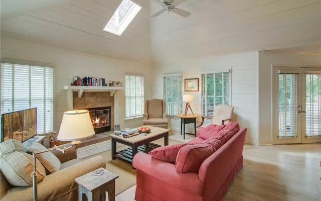 Pelican Bay 33 by RedAwning