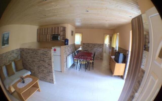 Granada Medencés Apartmanház