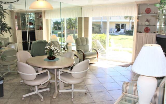 Jamaica Royale - 001 - 1 Br Condo