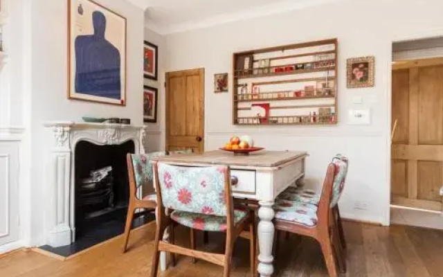 Three Bedroom House in Fulham