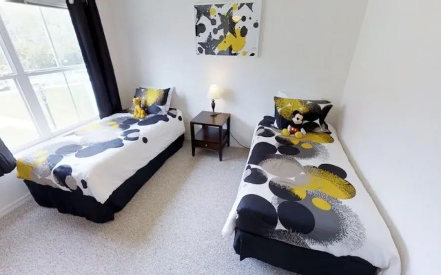 ACO FUN - 4 bd Townhome (1738)