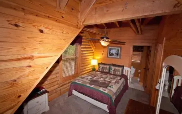 Eagles Roost - 4 Br cabin by RedAwning
