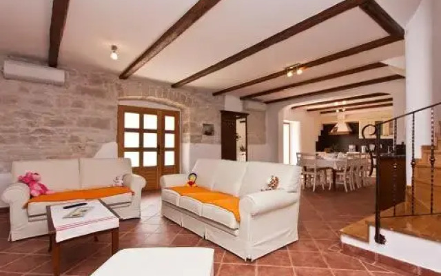 Villa Peresiji 81