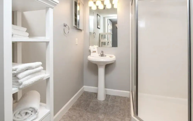 Pelican Isle 215 by RedAwning