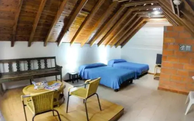 Hostal Lleras Park