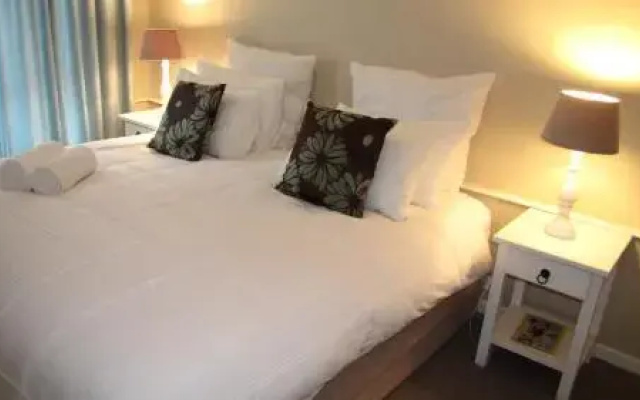 Riverside Lodge