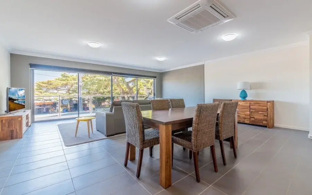Thompson Avenue Apartments - 3