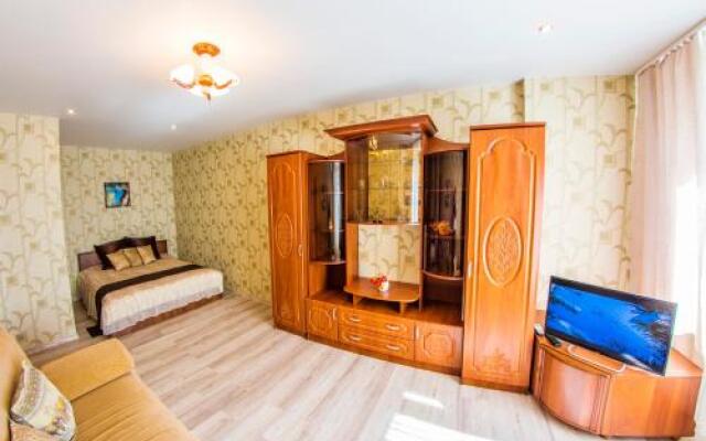 Houm Otel' na Revoljutsionnoj, 96