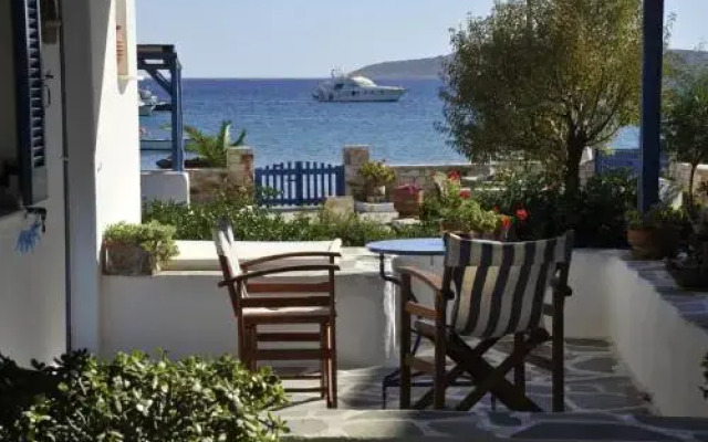 George's beach studios Aliki Paros