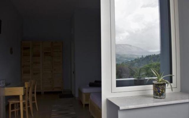 Dena Guesthouse & Art