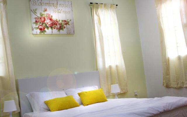 Southtree Romantic Holiday House