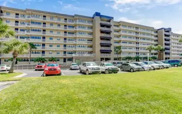 Comfy Upper Unit Condo to Enjoy the Beach or the Fishing by RedAwning