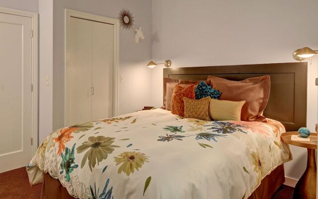 Belltown Court Bliss - Studio Apartment