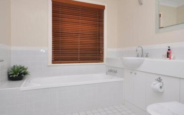 Villa 3br Vista Resort Condo located within Cypress Lakes Resort (nothing is more central)