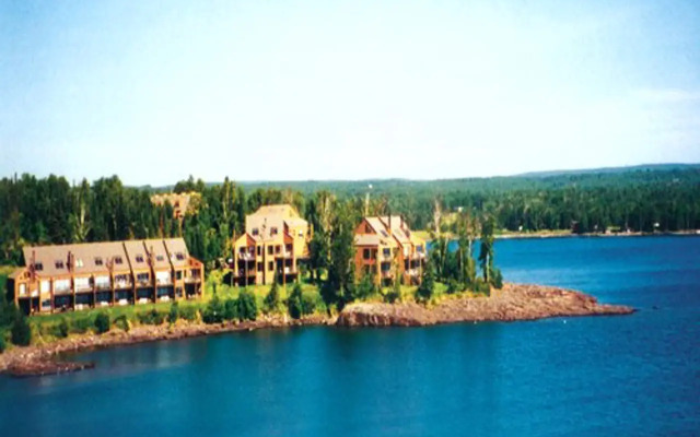 The Lakehomes at Superior Shores