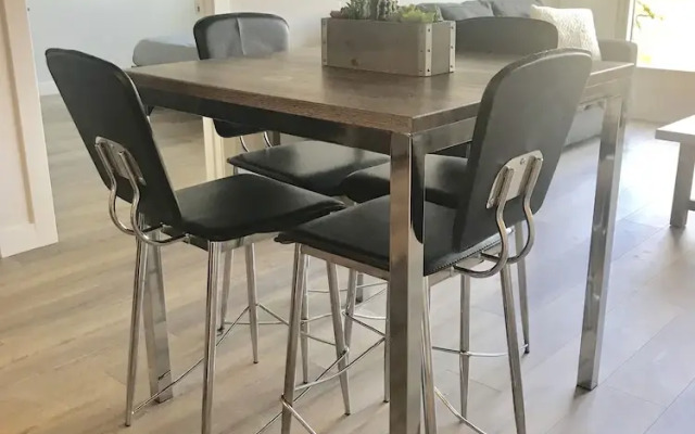 Lakeview Apartments in Chicago
