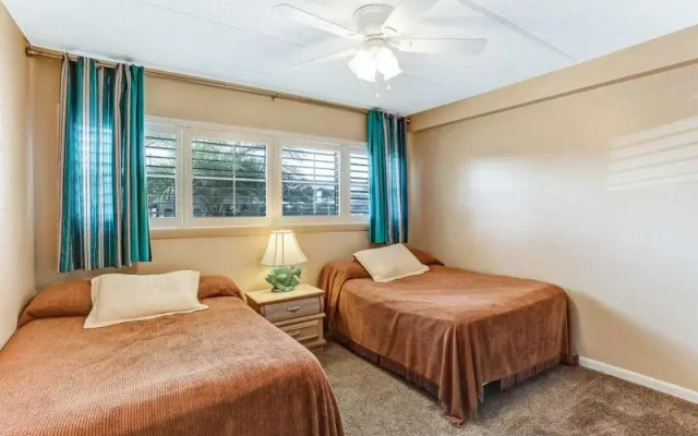 Enchanting Ground Unit Condo Few Steps Away from the Ocean Side by RedAwning
