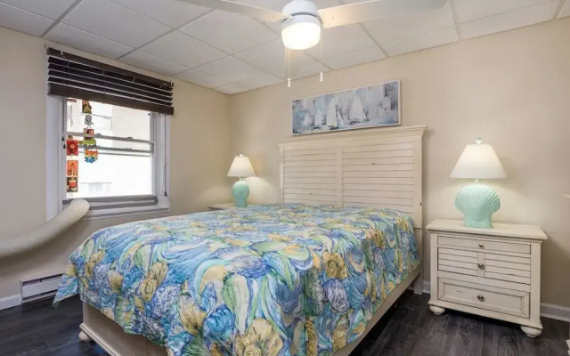 46th St Windjammer 203 2Br Condo
