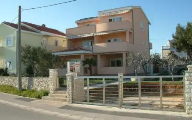 Apartment & Room Nino